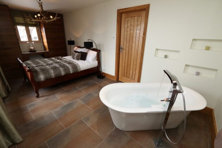 Cezares Int Bed 01