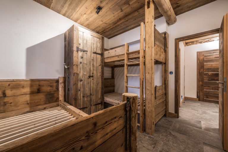 Reves Bed 04