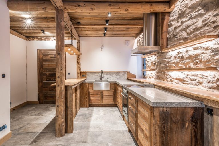 Reves Kitchen 01